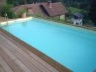 Terrasse m�l�ze en bord de piscine
